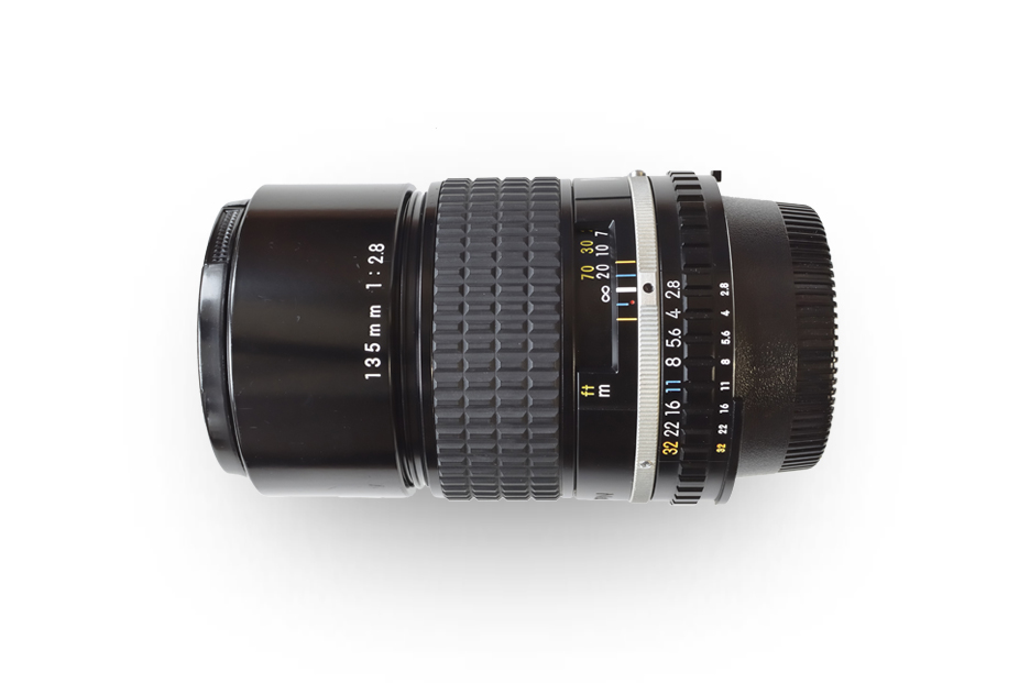 ニコンレンズ    Ai‐S  Nikkor 135mm F 2.8  レンズ