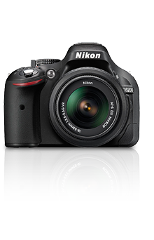 デジタル一眼Nikon D5200  ☆標準レンズと単焦点レンズのセット☆備品おまけ付き