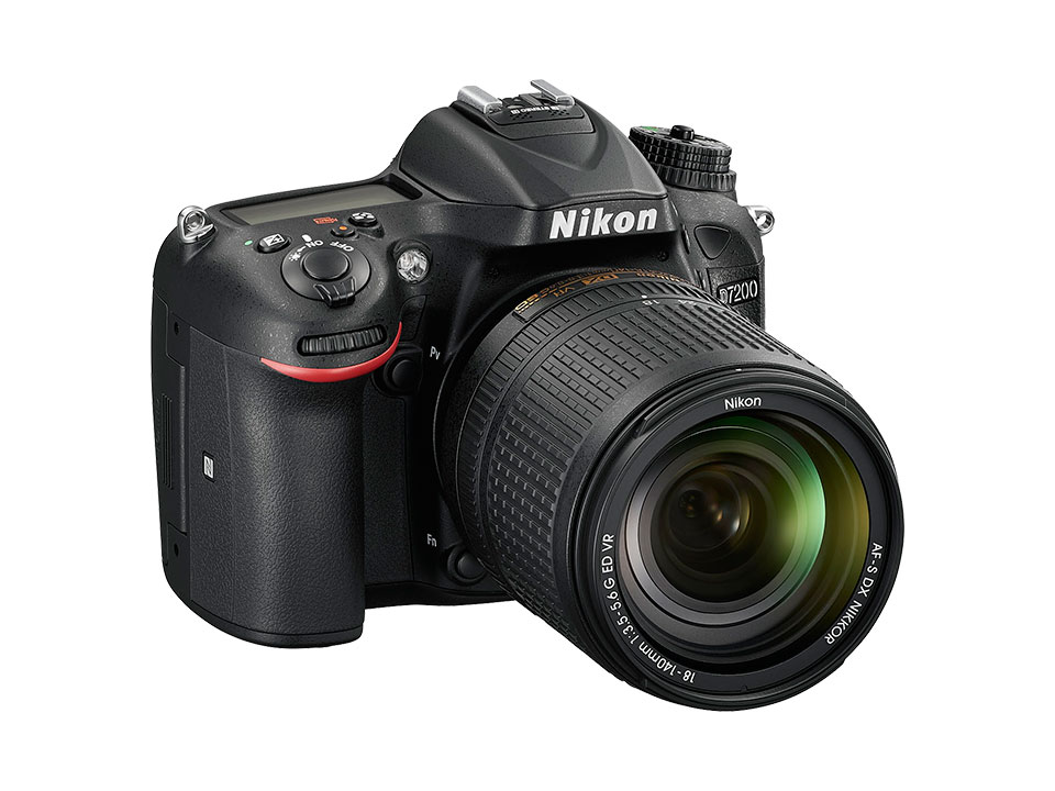 80000顔認識機能Nikon  D7200 ショット数僅か、6,585枚！