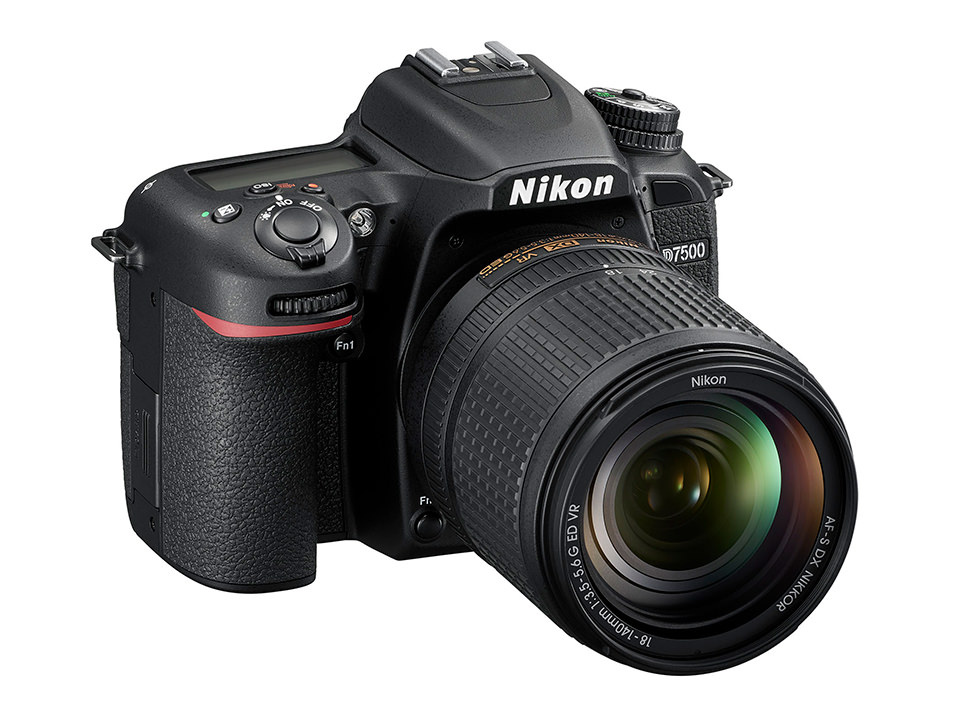 Nikon デジタル一眼レフカメラ　D7500 ブラック