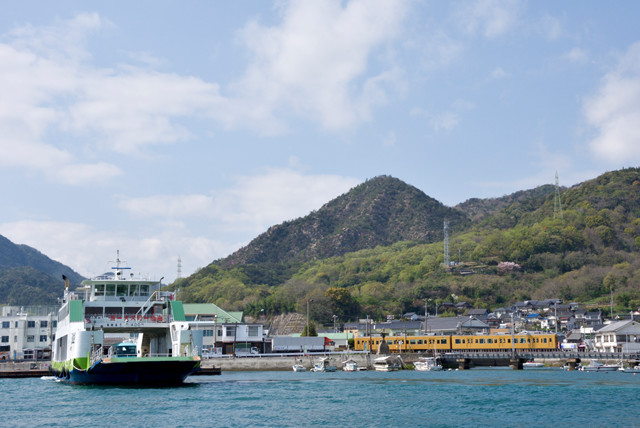 作品4：広島県の呉線、忠海（ただのうみ）駅近くの鉄橋